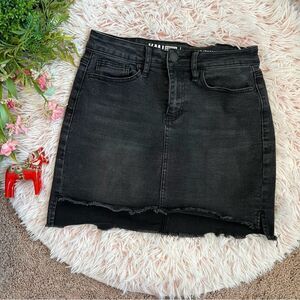 YMI Vintage Dream Fit Black Distressed MIDI Mini Denim Jean Skirt Sz 7 28